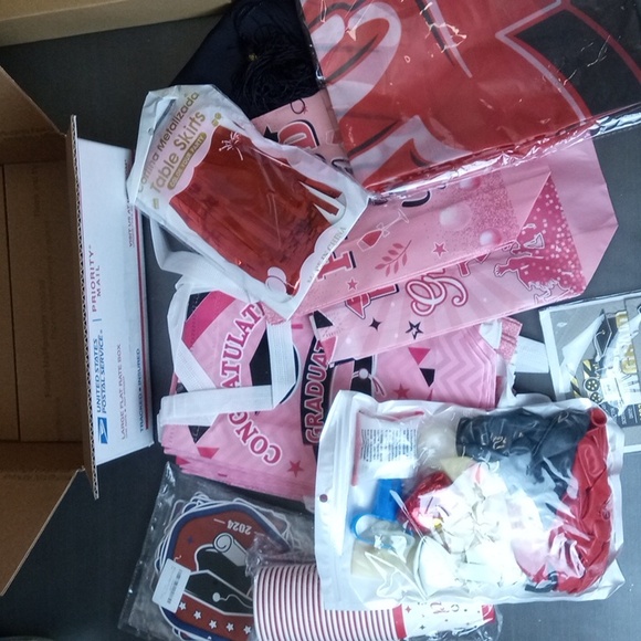 ☔ REHAB Graduation Bundle Box - Picture 2 of 3